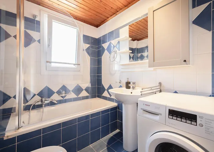 Sea View Maisonette شقة *