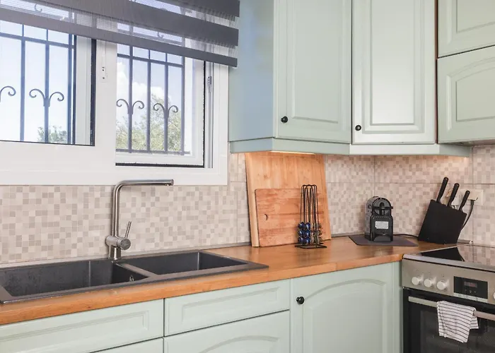 Sea View Maisonette شقة *